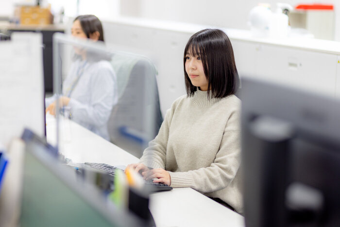 PC作業をする業務部U.Sさん