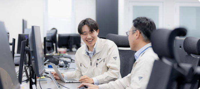 談笑する写真の写真